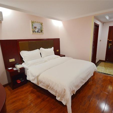 Greentree Inn Shandong Qingdao Development District Sdust Express Hotel Εξωτερικό φωτογραφία
